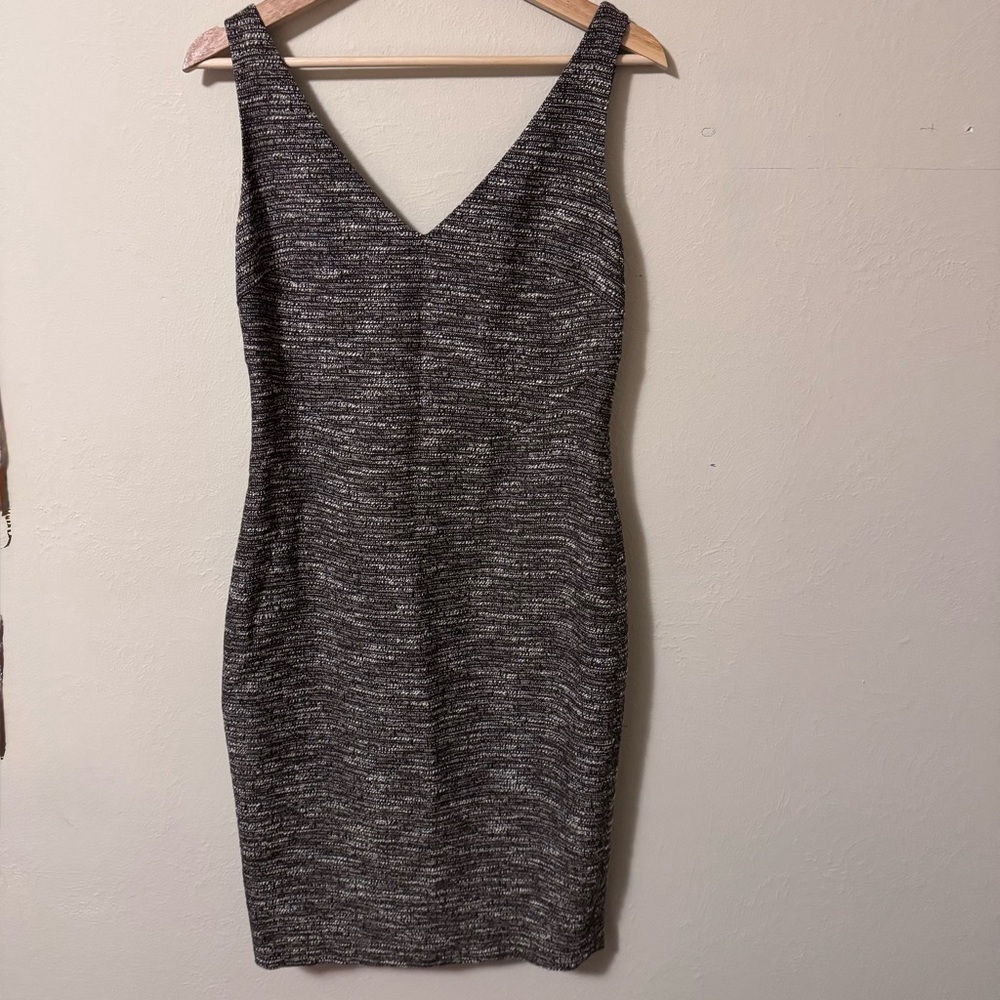 Magaschoni Collection fitted sheath dress Size 4